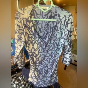 Liberation size large ribbed, pullover V-neck top